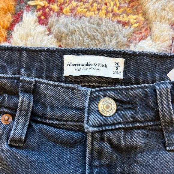 Abercrombie | High Rise 9” Short - Picture 3 of 3